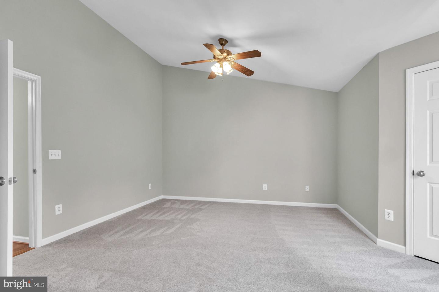 221 SHIRLEY SQ SE, LEESBURG, Virginia 20175, 3 Bedrooms Bedrooms, ,3 BathroomsBathrooms,Residential,For sale,221 SHIRLEY SQ SE,VALO2101222 MLS # VALO2101222