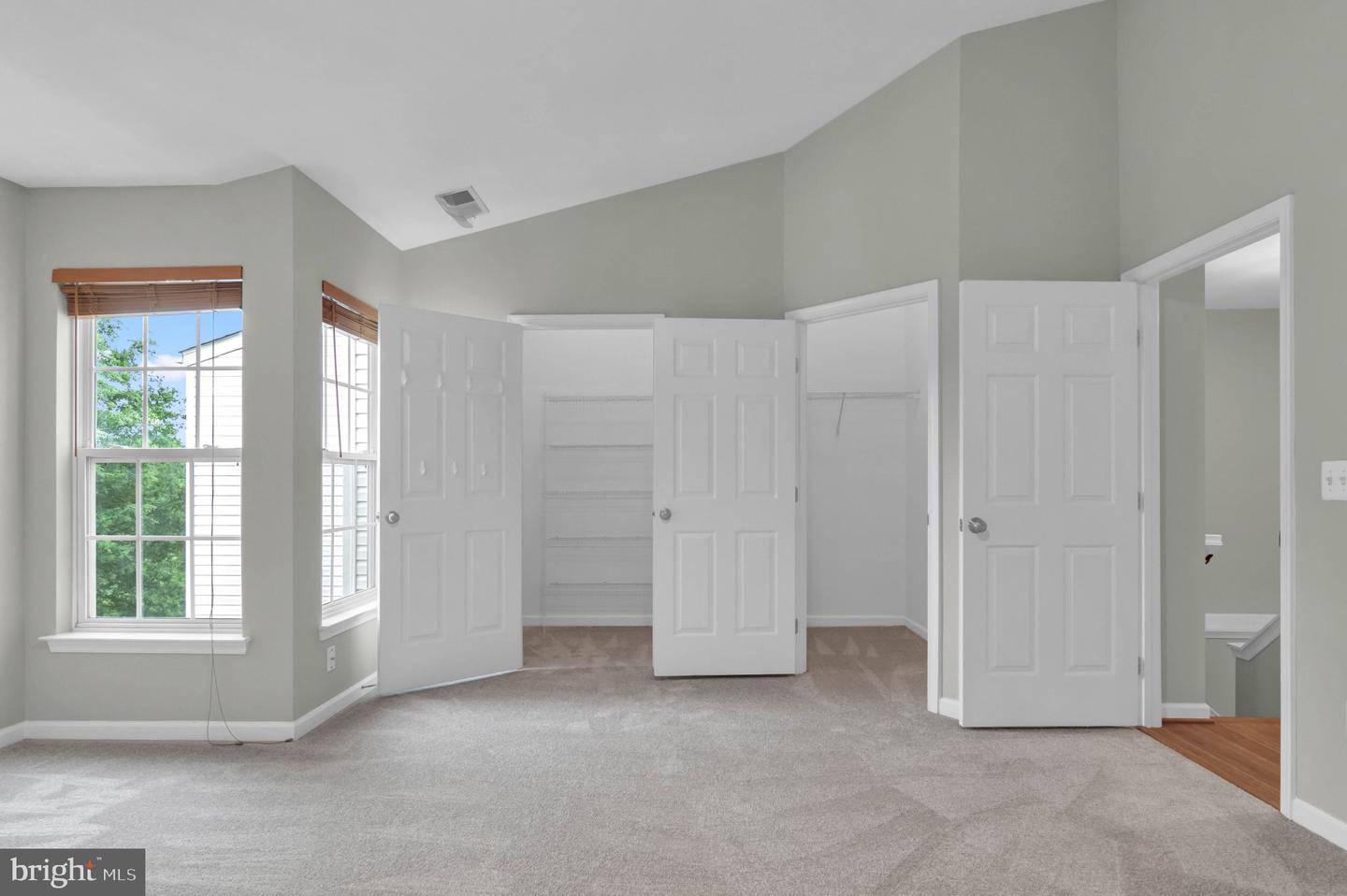 221 SHIRLEY SQ SE, LEESBURG, Virginia 20175, 3 Bedrooms Bedrooms, ,3 BathroomsBathrooms,Residential,For sale,221 SHIRLEY SQ SE,VALO2101222 MLS # VALO2101222