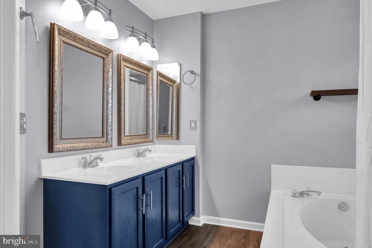 221 SHIRLEY SQ SE, LEESBURG, Virginia 20175, 3 Bedrooms Bedrooms, ,3 BathroomsBathrooms,Residential,For sale,221 SHIRLEY SQ SE,VALO2101222 MLS # VALO2101222
