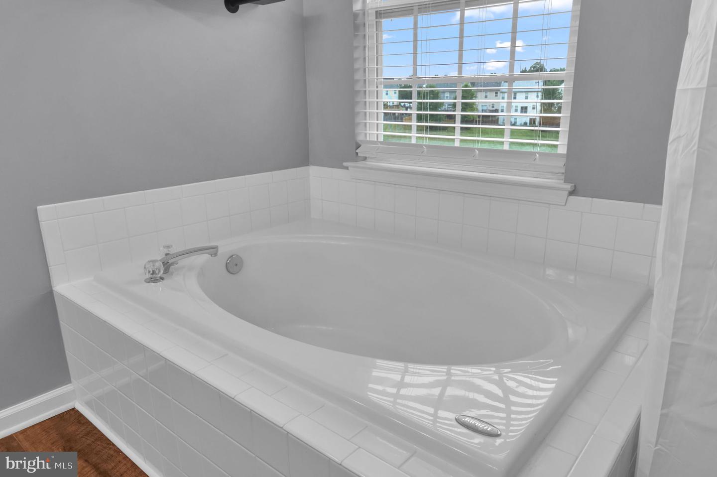 221 SHIRLEY SQ SE, LEESBURG, Virginia 20175, 3 Bedrooms Bedrooms, ,3 BathroomsBathrooms,Residential,For sale,221 SHIRLEY SQ SE,VALO2101222 MLS # VALO2101222