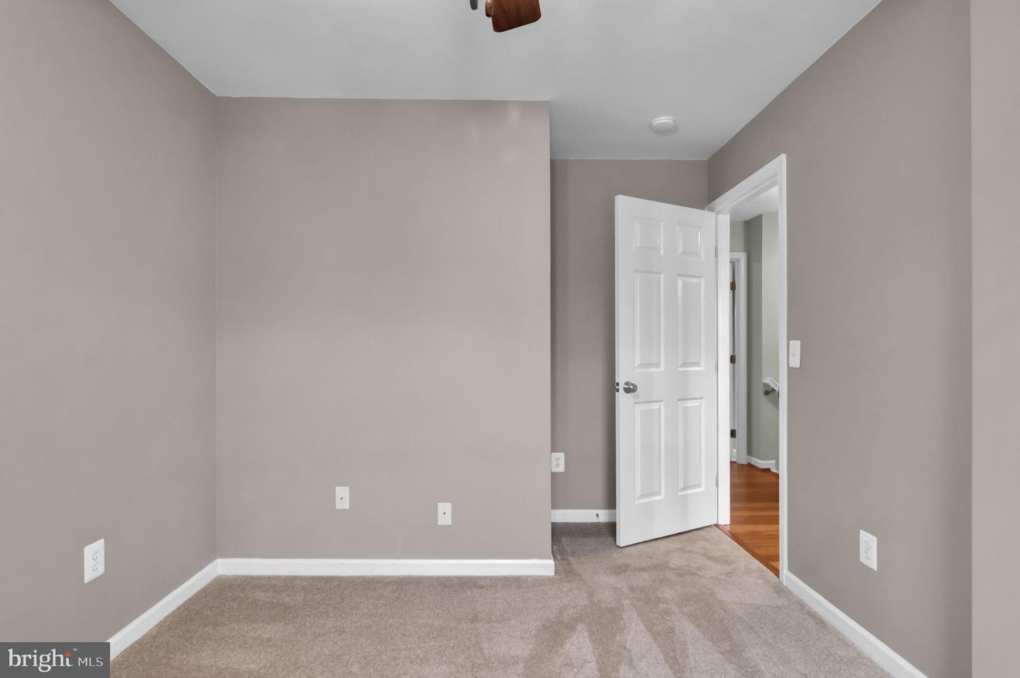 221 SHIRLEY SQ SE, LEESBURG, Virginia 20175, 3 Bedrooms Bedrooms, ,3 BathroomsBathrooms,Residential,For sale,221 SHIRLEY SQ SE,VALO2101222 MLS # VALO2101222