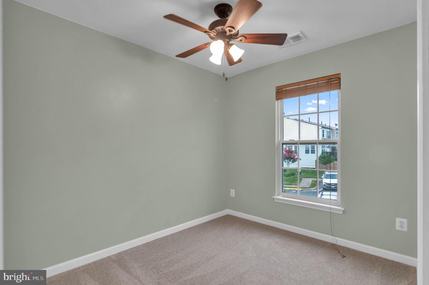 221 SHIRLEY SQ SE, LEESBURG, Virginia 20175, 3 Bedrooms Bedrooms, ,3 BathroomsBathrooms,Residential,For sale,221 SHIRLEY SQ SE,VALO2101222 MLS # VALO2101222