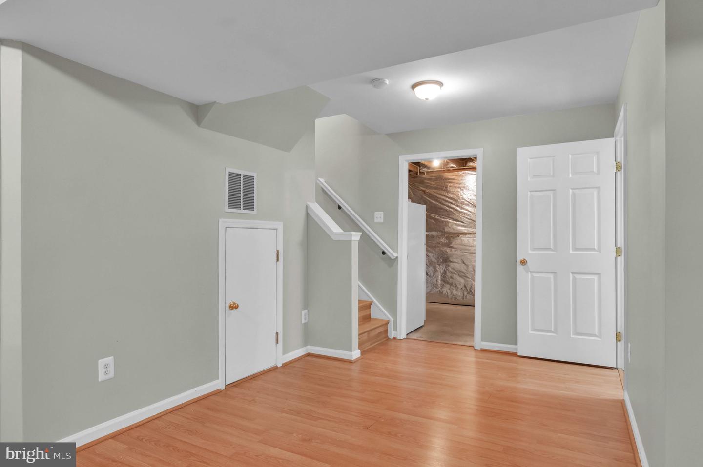 221 SHIRLEY SQ SE, LEESBURG, Virginia 20175, 3 Bedrooms Bedrooms, ,3 BathroomsBathrooms,Residential,For sale,221 SHIRLEY SQ SE,VALO2101222 MLS # VALO2101222
