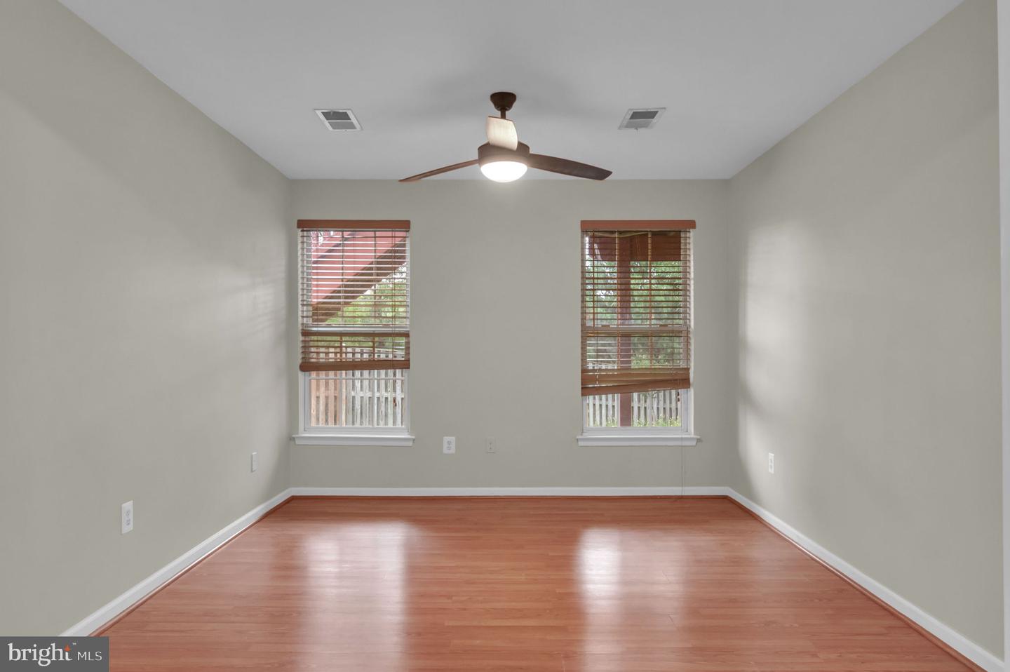 221 SHIRLEY SQ SE, LEESBURG, Virginia 20175, 3 Bedrooms Bedrooms, ,3 BathroomsBathrooms,Residential,For sale,221 SHIRLEY SQ SE,VALO2101222 MLS # VALO2101222