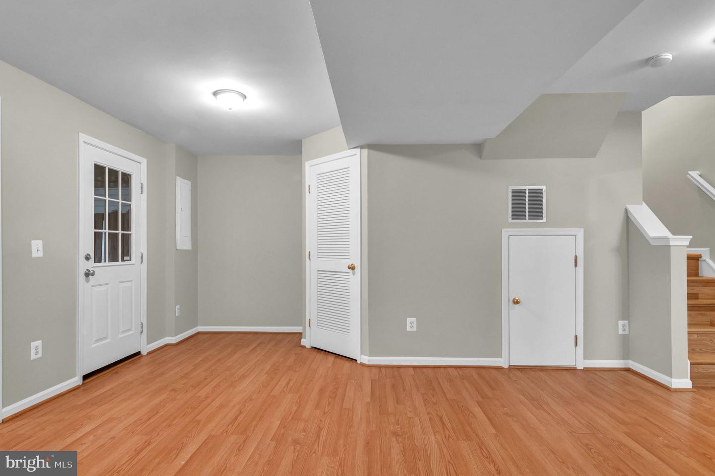 221 SHIRLEY SQ SE, LEESBURG, Virginia 20175, 3 Bedrooms Bedrooms, ,3 BathroomsBathrooms,Residential,For sale,221 SHIRLEY SQ SE,VALO2101222 MLS # VALO2101222