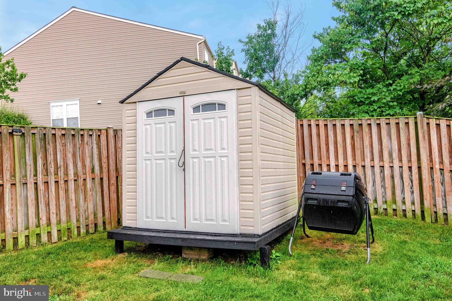 221 SHIRLEY SQ SE, LEESBURG, Virginia 20175, 3 Bedrooms Bedrooms, ,3 BathroomsBathrooms,Residential,For sale,221 SHIRLEY SQ SE,VALO2101222 MLS # VALO2101222