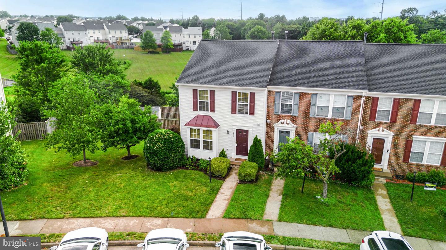 221 SHIRLEY SQ SE, LEESBURG, Virginia 20175, 3 Bedrooms Bedrooms, ,3 BathroomsBathrooms,Residential,For sale,221 SHIRLEY SQ SE,VALO2101222 MLS # VALO2101222
