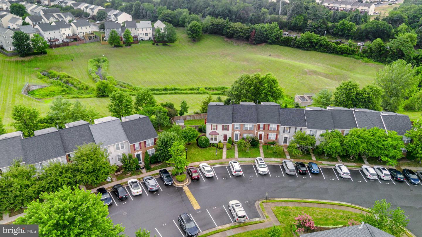 221 SHIRLEY SQ SE, LEESBURG, Virginia 20175, 3 Bedrooms Bedrooms, ,3 BathroomsBathrooms,Residential,For sale,221 SHIRLEY SQ SE,VALO2101222 MLS # VALO2101222