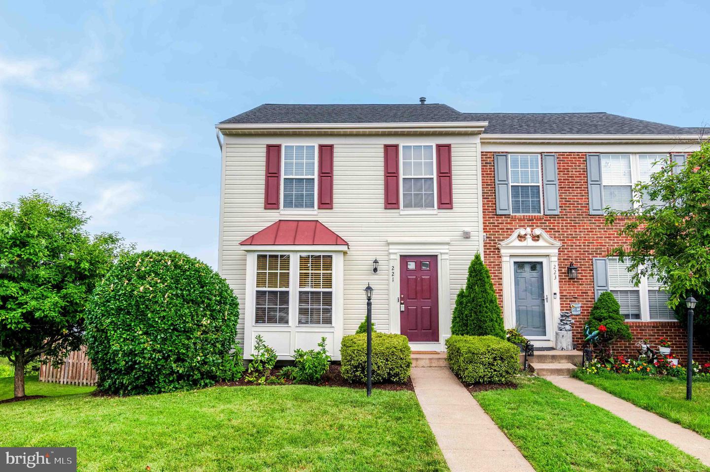 221 SHIRLEY SQ SE, LEESBURG, Virginia 20175, 3 Bedrooms Bedrooms, ,3 BathroomsBathrooms,Residential,For sale,221 SHIRLEY SQ SE,VALO2101222 MLS # VALO2101222