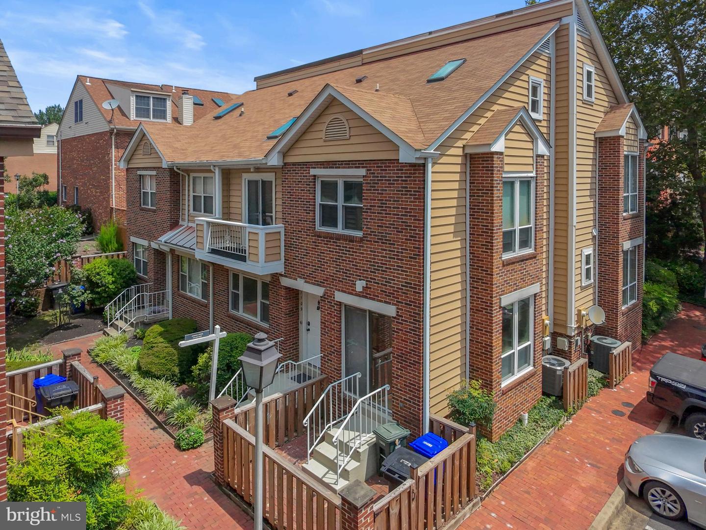1109 N VERNON ST, ARLINGTON, Virginia 22201, 2 Bedrooms Bedrooms, ,2 BathroomsBathrooms,Residential,For sale,1109 N VERNON ST,VAAR2060244 MLS # VAAR2060244