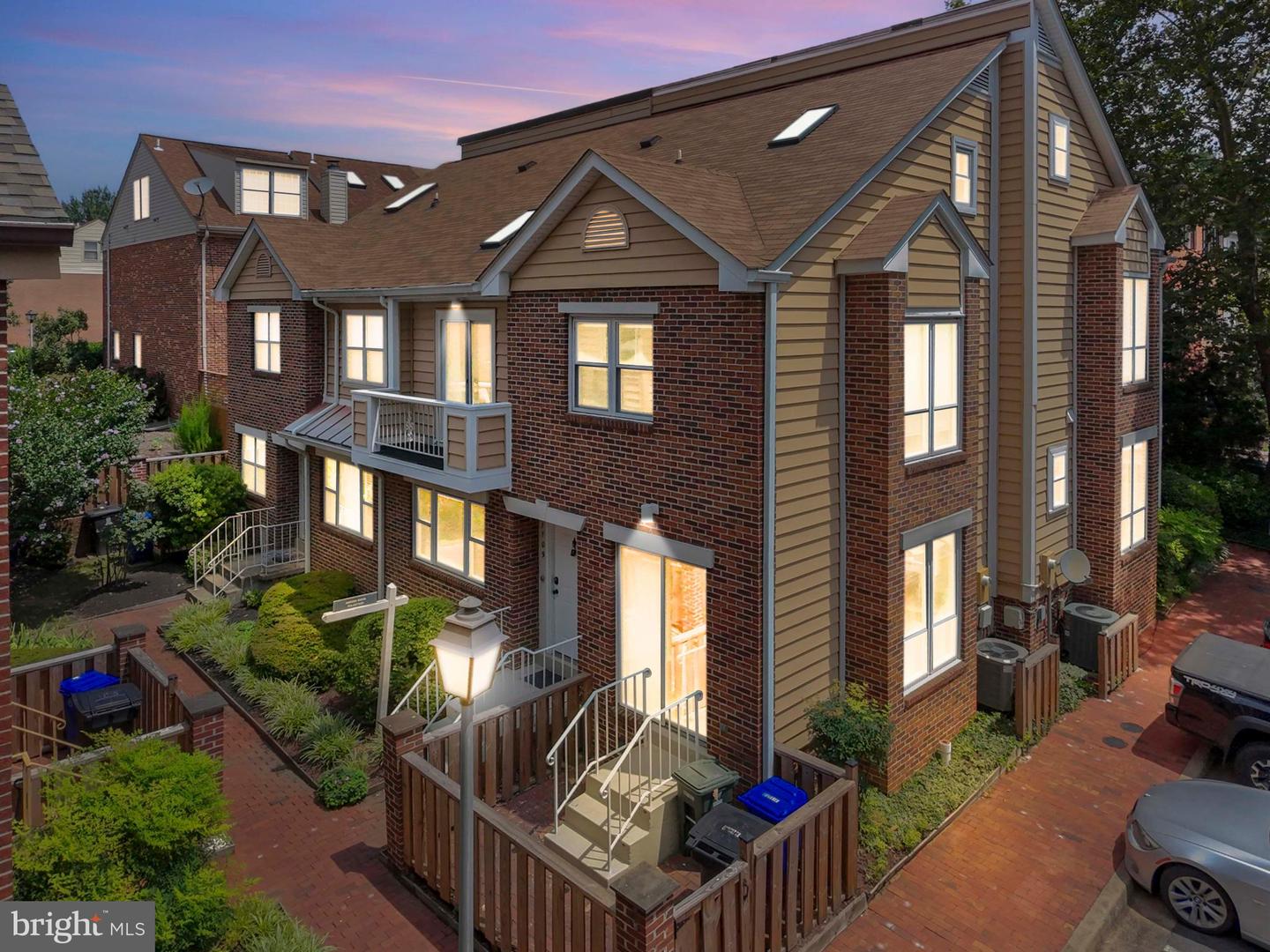 1109 N VERNON ST, ARLINGTON, Virginia 22201, 2 Bedrooms Bedrooms, ,2 BathroomsBathrooms,Residential,For sale,1109 N VERNON ST,VAAR2060244 MLS # VAAR2060244
