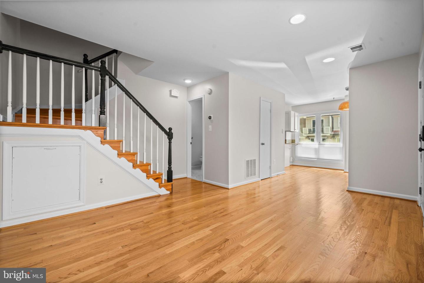 1109 N VERNON ST, ARLINGTON, Virginia 22201, 2 Bedrooms Bedrooms, ,2 BathroomsBathrooms,Residential,For sale,1109 N VERNON ST,VAAR2060244 MLS # VAAR2060244