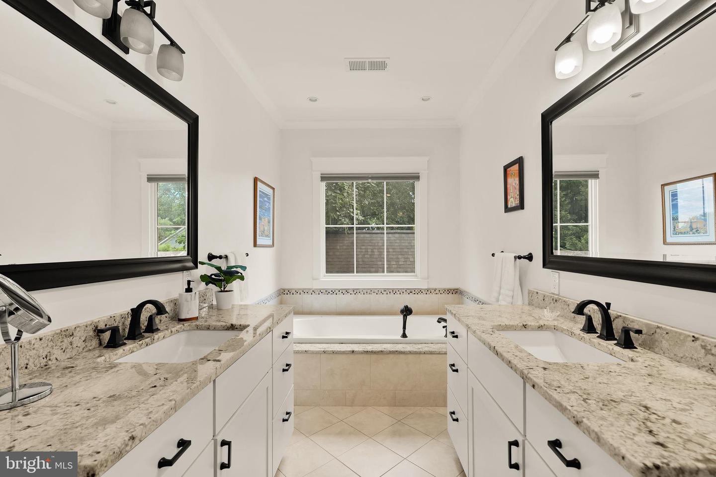 1921 N GEORGE MASON DR, ARLINGTON, Virginia 22207, 4 Bedrooms Bedrooms, ,4 BathroomsBathrooms,Residential,For sale,1921 N GEORGE MASON DR,VAAR2060322 MLS # VAAR2060322