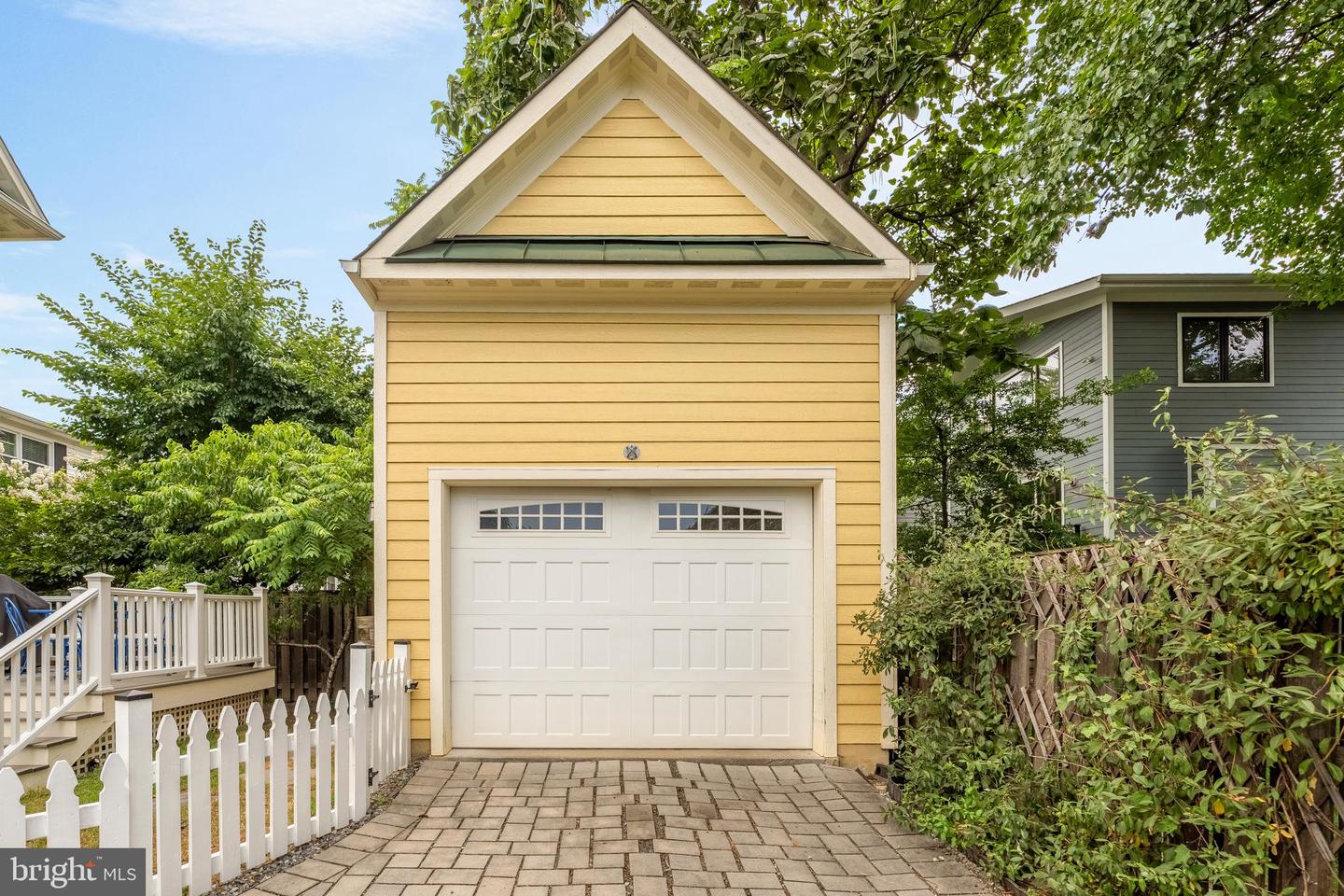 1921 N GEORGE MASON DR, ARLINGTON, Virginia 22207, 4 Bedrooms Bedrooms, ,4 BathroomsBathrooms,Residential,For sale,1921 N GEORGE MASON DR,VAAR2060322 MLS # VAAR2060322