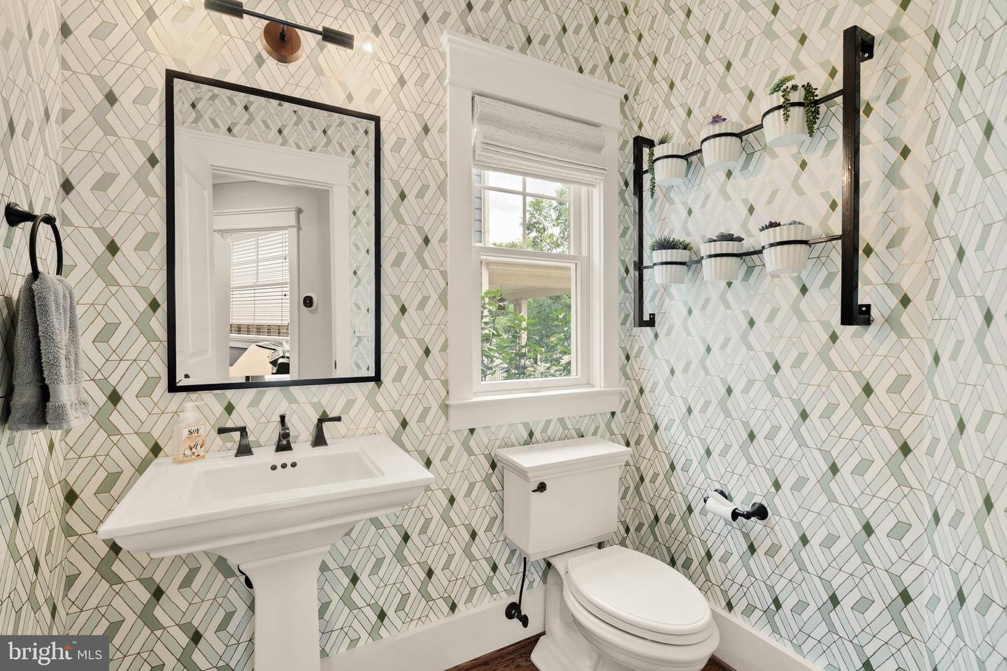 1921 N GEORGE MASON DR, ARLINGTON, Virginia 22207, 4 Bedrooms Bedrooms, ,4 BathroomsBathrooms,Residential,For sale,1921 N GEORGE MASON DR,VAAR2060322 MLS # VAAR2060322