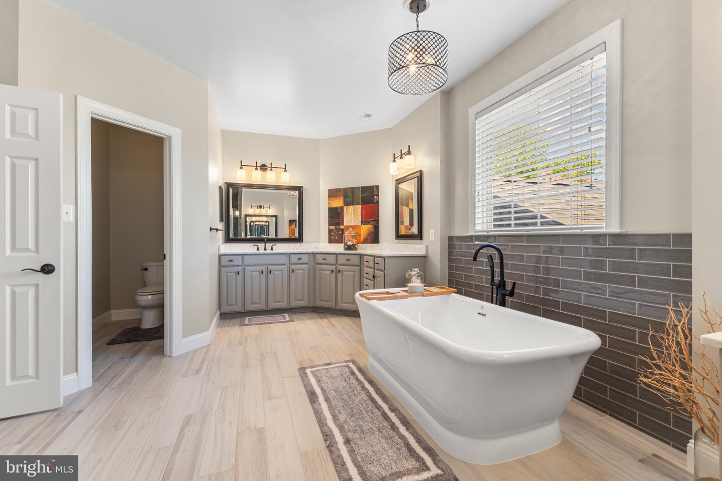 8353 ROXBOROUGH LOOP, GAINESVILLE, Virginia 20155, 5 Bedrooms Bedrooms, ,3 BathroomsBathrooms,Residential,For sale,8353 ROXBOROUGH LOOP,VAPW2098716 MLS # VAPW2098716