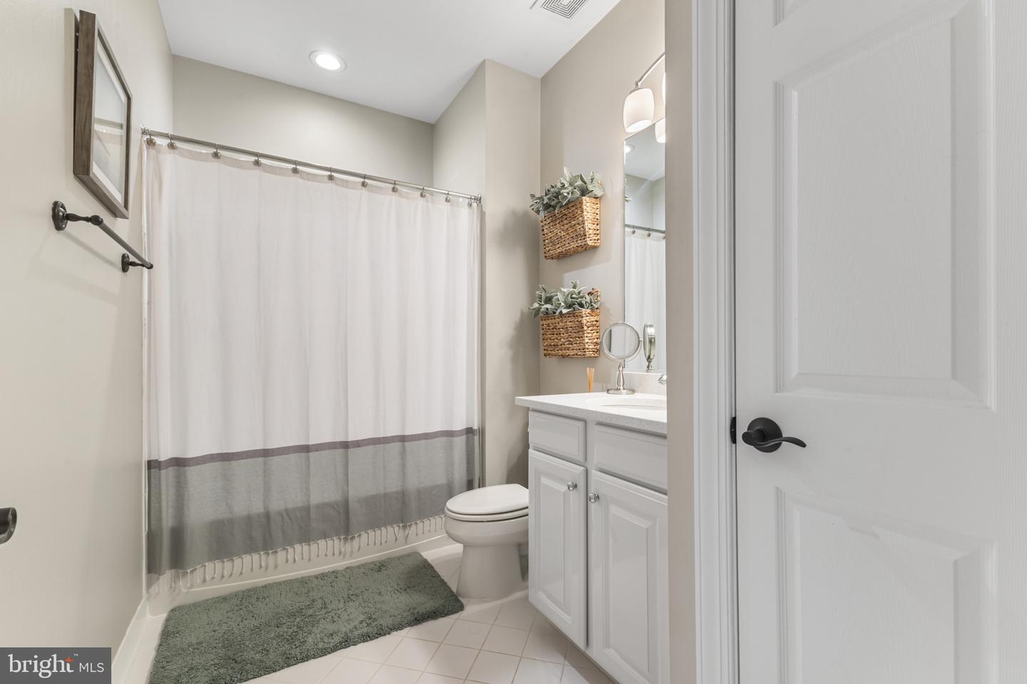 8353 ROXBOROUGH LOOP, GAINESVILLE, Virginia 20155, 5 Bedrooms Bedrooms, ,3 BathroomsBathrooms,Residential,For sale,8353 ROXBOROUGH LOOP,VAPW2098716 MLS # VAPW2098716