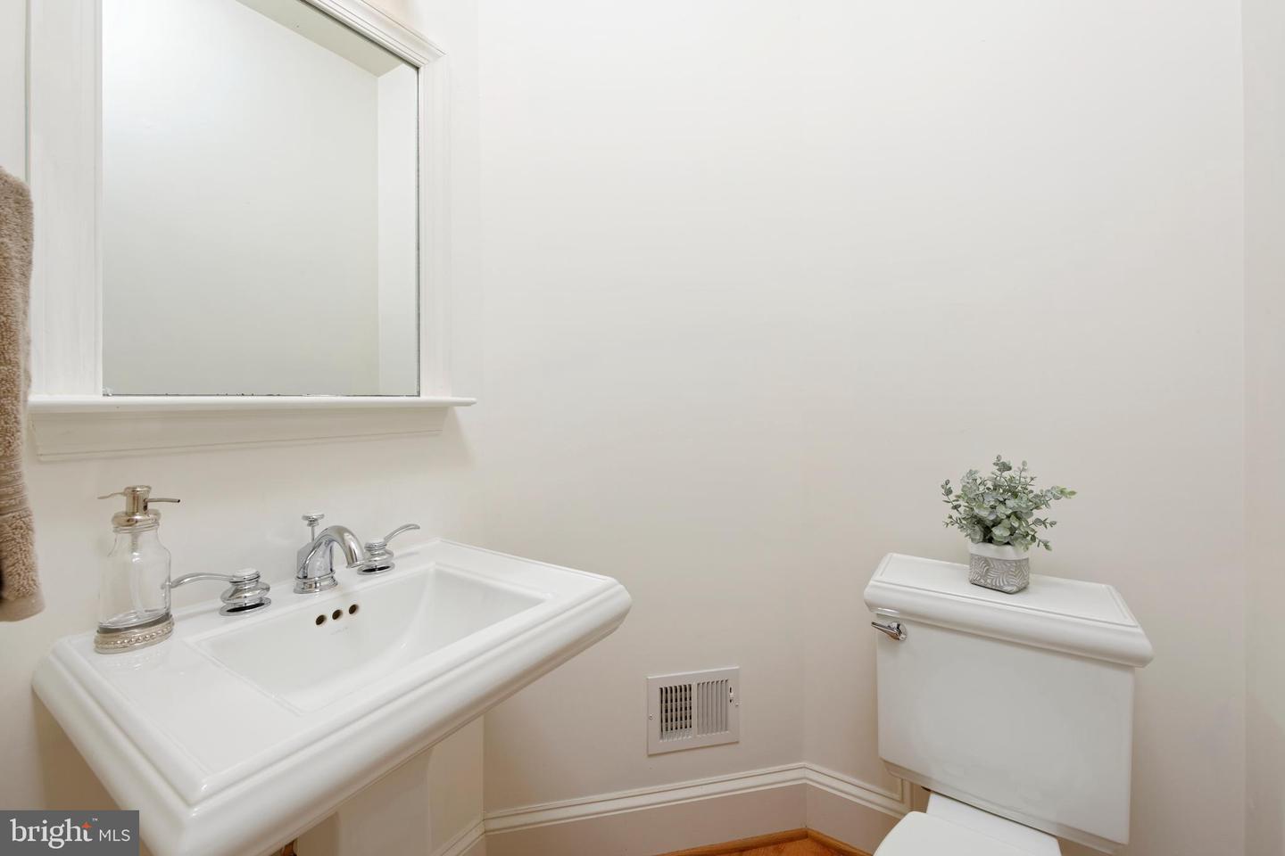 421 ORONOCO ST, ALEXANDRIA, Virginia 22314, 3 Bedrooms Bedrooms, ,3 BathroomsBathrooms,Residential,For sale,421 ORONOCO ST,VAAX2047294 MLS # VAAX2047294