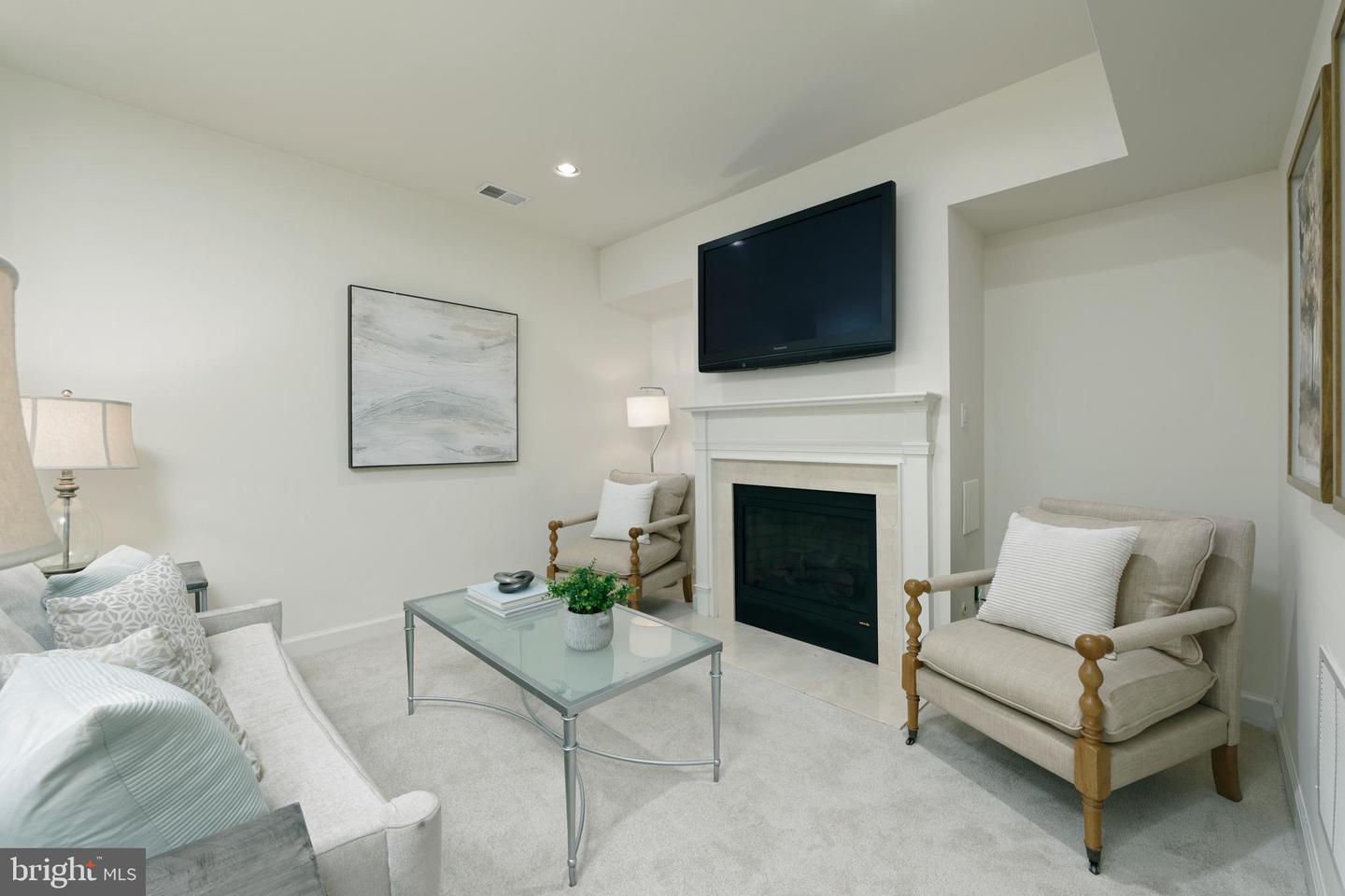 421 ORONOCO ST, ALEXANDRIA, Virginia 22314, 3 Bedrooms Bedrooms, ,3 BathroomsBathrooms,Residential,For sale,421 ORONOCO ST,VAAX2047294 MLS # VAAX2047294