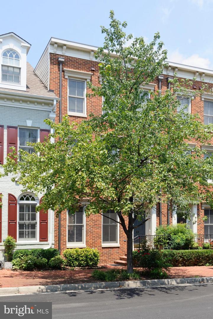 421 ORONOCO ST, ALEXANDRIA, Virginia 22314, 3 Bedrooms Bedrooms, ,3 BathroomsBathrooms,Residential,For sale,421 ORONOCO ST,VAAX2047294 MLS # VAAX2047294