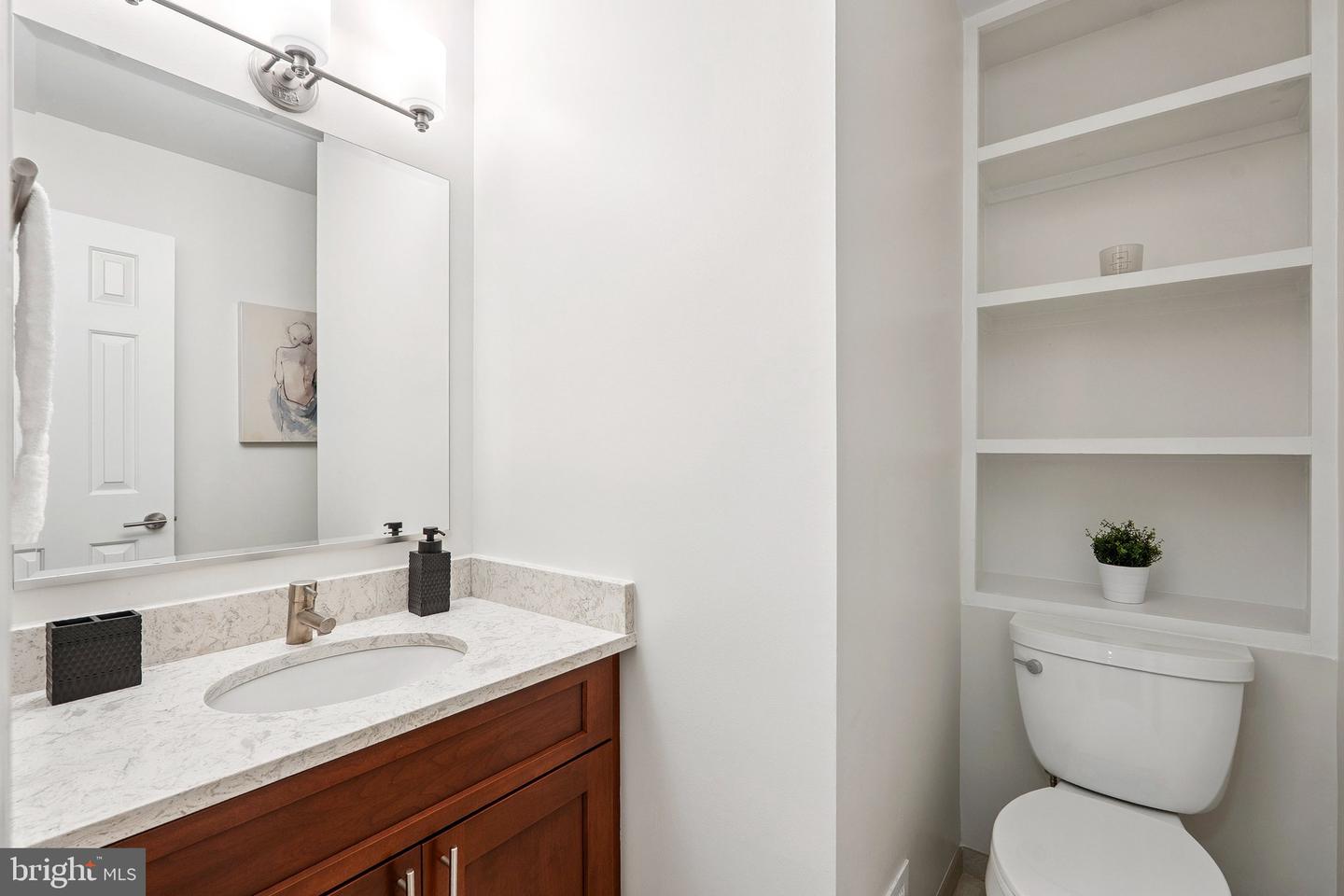 6861 WASHINGTON BLVD, ARLINGTON, Virginia 22213, 2 Bedrooms Bedrooms, ,2 BathroomsBathrooms,Residential,For sale,6861 WASHINGTON BLVD,VAAR2060382 MLS # VAAR2060382