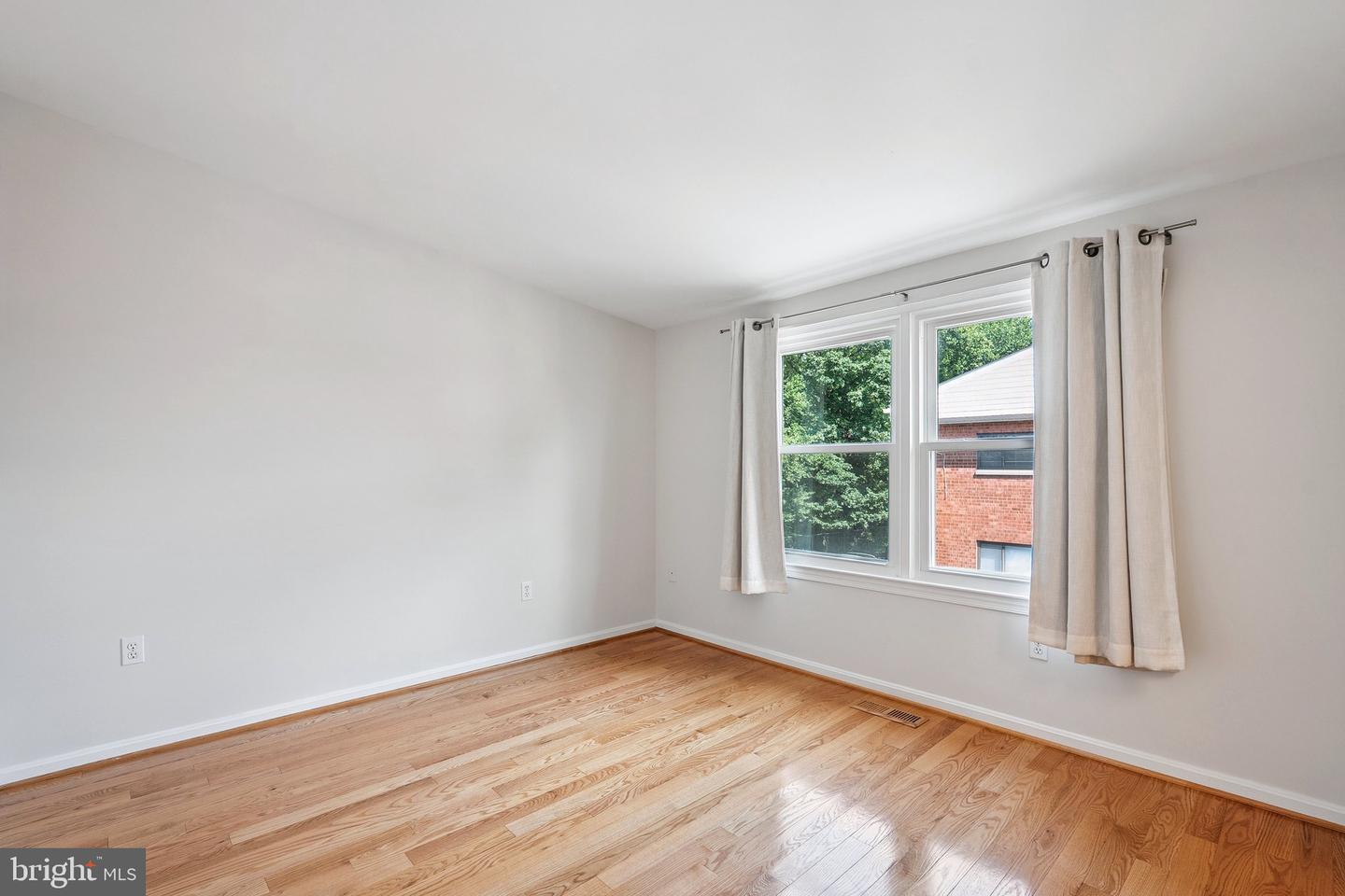 6861 WASHINGTON BLVD, ARLINGTON, Virginia 22213, 2 Bedrooms Bedrooms, ,2 BathroomsBathrooms,Residential,For sale,6861 WASHINGTON BLVD,VAAR2060382 MLS # VAAR2060382
