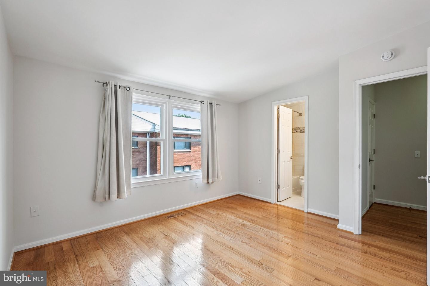 6861 WASHINGTON BLVD, ARLINGTON, Virginia 22213, 2 Bedrooms Bedrooms, ,2 BathroomsBathrooms,Residential,For sale,6861 WASHINGTON BLVD,VAAR2060382 MLS # VAAR2060382