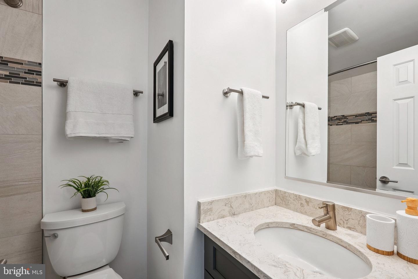6861 WASHINGTON BLVD, ARLINGTON, Virginia 22213, 2 Bedrooms Bedrooms, ,2 BathroomsBathrooms,Residential,For sale,6861 WASHINGTON BLVD,VAAR2060382 MLS # VAAR2060382