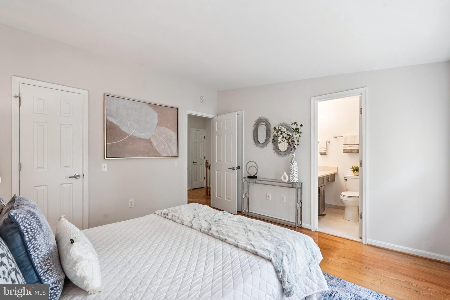 6861 WASHINGTON BLVD, ARLINGTON, Virginia 22213, 2 Bedrooms Bedrooms, ,2 BathroomsBathrooms,Residential,For sale,6861 WASHINGTON BLVD,VAAR2060382 MLS # VAAR2060382