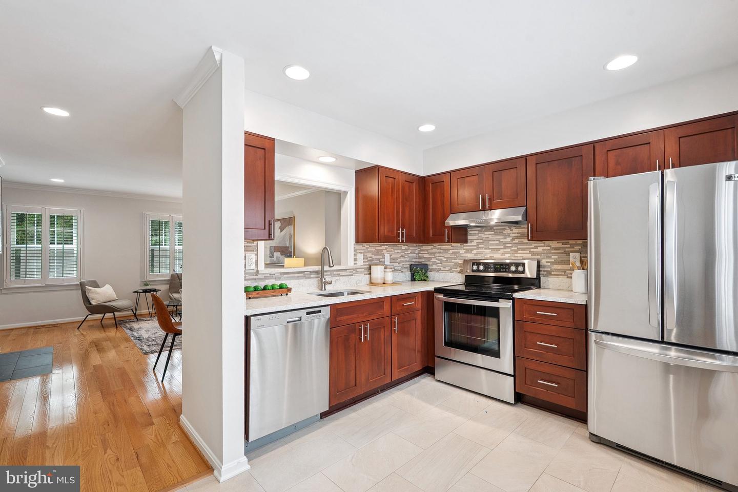 6861 WASHINGTON BLVD, ARLINGTON, Virginia 22213, 2 Bedrooms Bedrooms, ,2 BathroomsBathrooms,Residential,For sale,6861 WASHINGTON BLVD,VAAR2060382 MLS # VAAR2060382