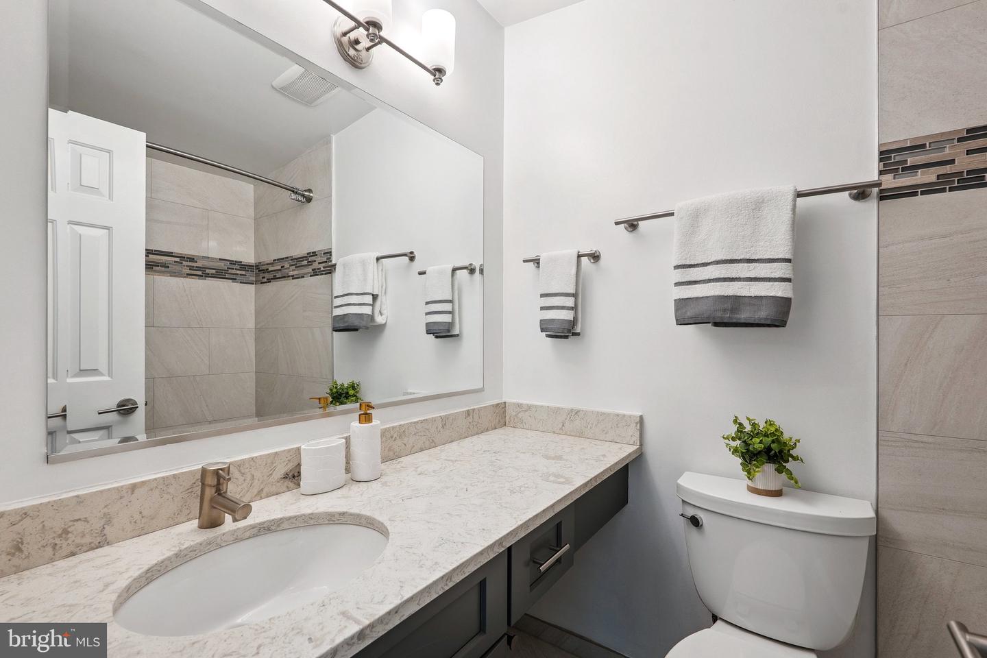 6861 WASHINGTON BLVD, ARLINGTON, Virginia 22213, 2 Bedrooms Bedrooms, ,2 BathroomsBathrooms,Residential,For sale,6861 WASHINGTON BLVD,VAAR2060382 MLS # VAAR2060382