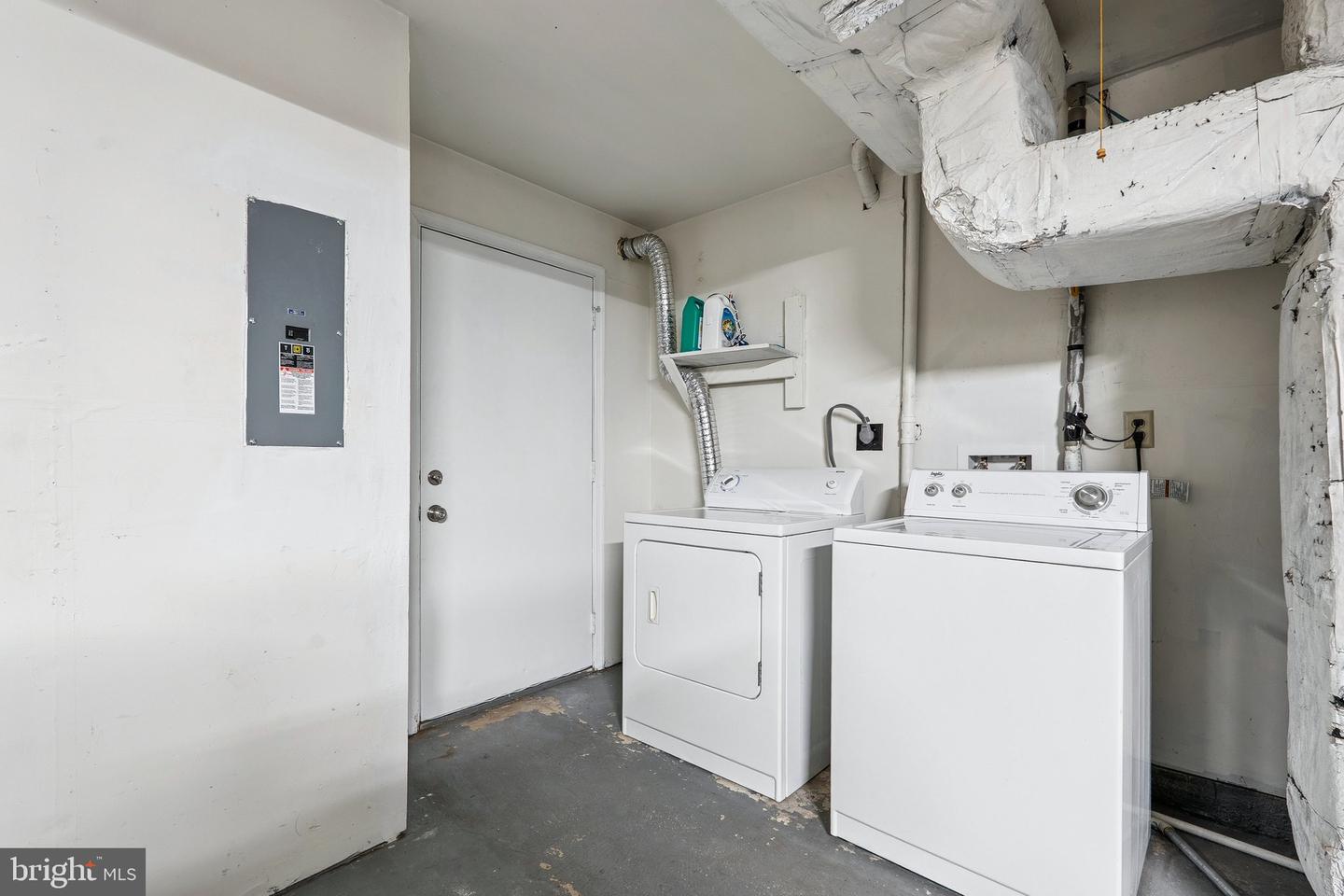 6861 WASHINGTON BLVD, ARLINGTON, Virginia 22213, 2 Bedrooms Bedrooms, ,2 BathroomsBathrooms,Residential,For sale,6861 WASHINGTON BLVD,VAAR2060382 MLS # VAAR2060382