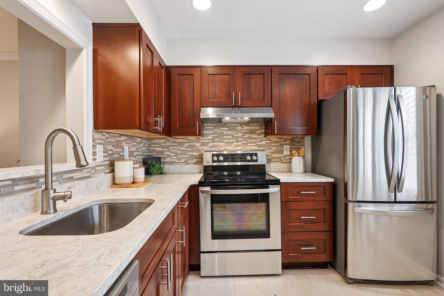 6861 WASHINGTON BLVD, ARLINGTON, Virginia 22213, 2 Bedrooms Bedrooms, ,2 BathroomsBathrooms,Residential,For sale,6861 WASHINGTON BLVD,VAAR2060382 MLS # VAAR2060382