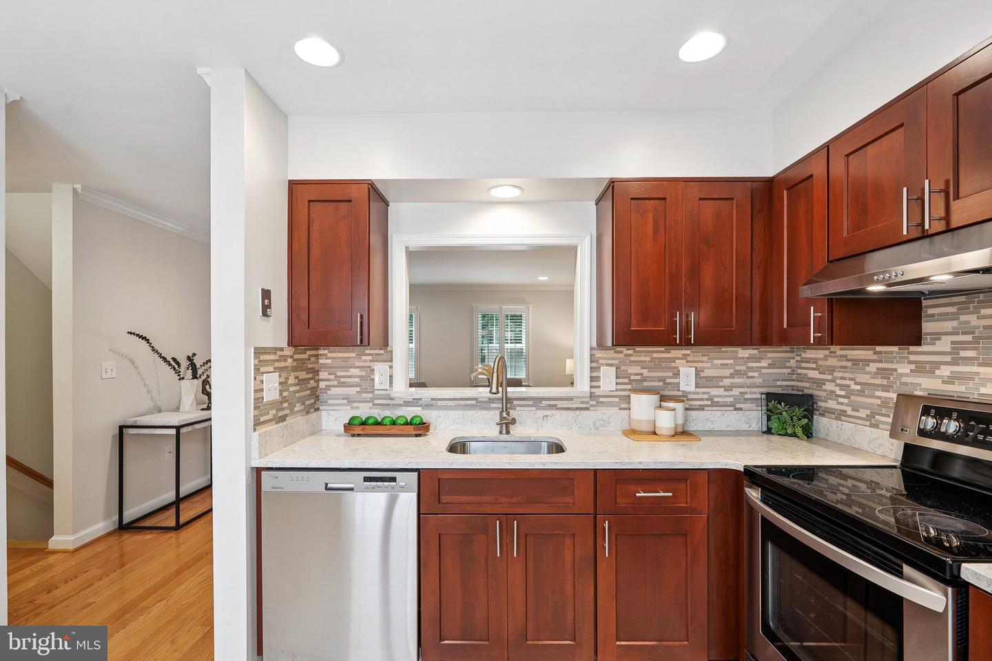 6861 WASHINGTON BLVD, ARLINGTON, Virginia 22213, 2 Bedrooms Bedrooms, ,2 BathroomsBathrooms,Residential,For sale,6861 WASHINGTON BLVD,VAAR2060382 MLS # VAAR2060382