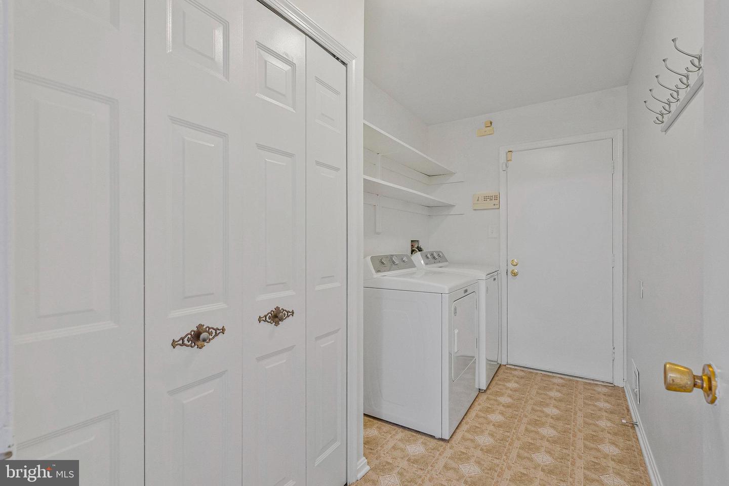 5216 DUNLEIGH DR, BURKE, Virginia 22015, 5 Bedrooms Bedrooms, ,3 BathroomsBathrooms,Residential,For sale,5216 DUNLEIGH DR,VAFX2254422 MLS # VAFX2254422