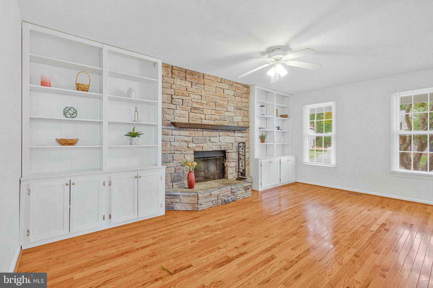 5216 DUNLEIGH DR, BURKE, Virginia 22015, 5 Bedrooms Bedrooms, ,3 BathroomsBathrooms,Residential,For sale,5216 DUNLEIGH DR,VAFX2254422 MLS # VAFX2254422