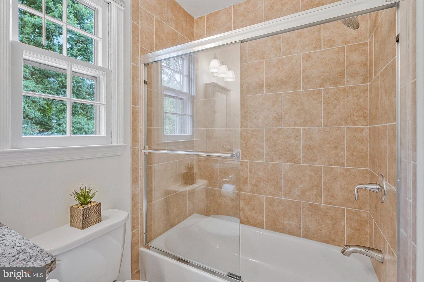 5216 DUNLEIGH DR, BURKE, Virginia 22015, 5 Bedrooms Bedrooms, ,3 BathroomsBathrooms,Residential,For sale,5216 DUNLEIGH DR,VAFX2254422 MLS # VAFX2254422