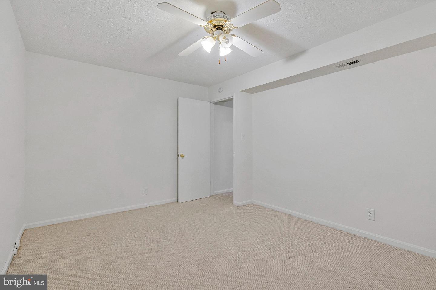 5216 DUNLEIGH DR, BURKE, Virginia 22015, 5 Bedrooms Bedrooms, ,3 BathroomsBathrooms,Residential,For sale,5216 DUNLEIGH DR,VAFX2254422 MLS # VAFX2254422