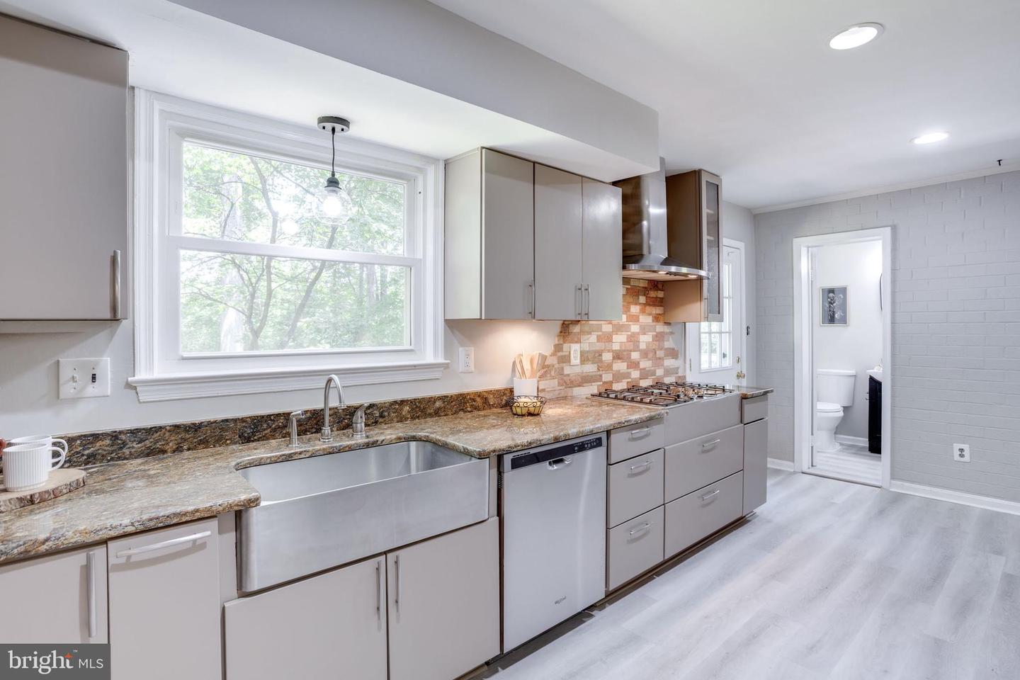 8916 KARVER LN, ANNANDALE, Virginia 22003, 6 Bedrooms Bedrooms, ,3 BathroomsBathrooms,Residential,For sale,8916 KARVER LN,VAFX2254550 MLS # VAFX2254550