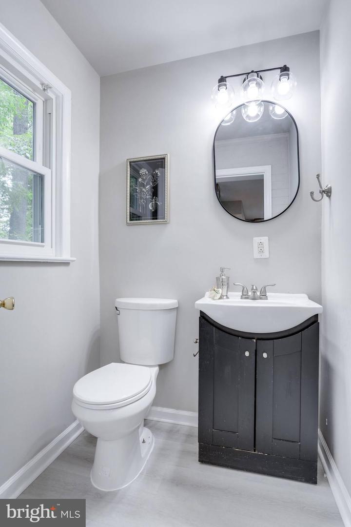8916 KARVER LN, ANNANDALE, Virginia 22003, 6 Bedrooms Bedrooms, ,3 BathroomsBathrooms,Residential,For sale,8916 KARVER LN,VAFX2254550 MLS # VAFX2254550