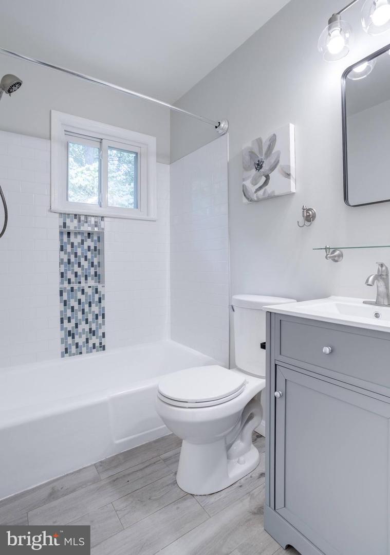 8916 KARVER LN, ANNANDALE, Virginia 22003, 6 Bedrooms Bedrooms, ,3 BathroomsBathrooms,Residential,For sale,8916 KARVER LN,VAFX2254550 MLS # VAFX2254550
