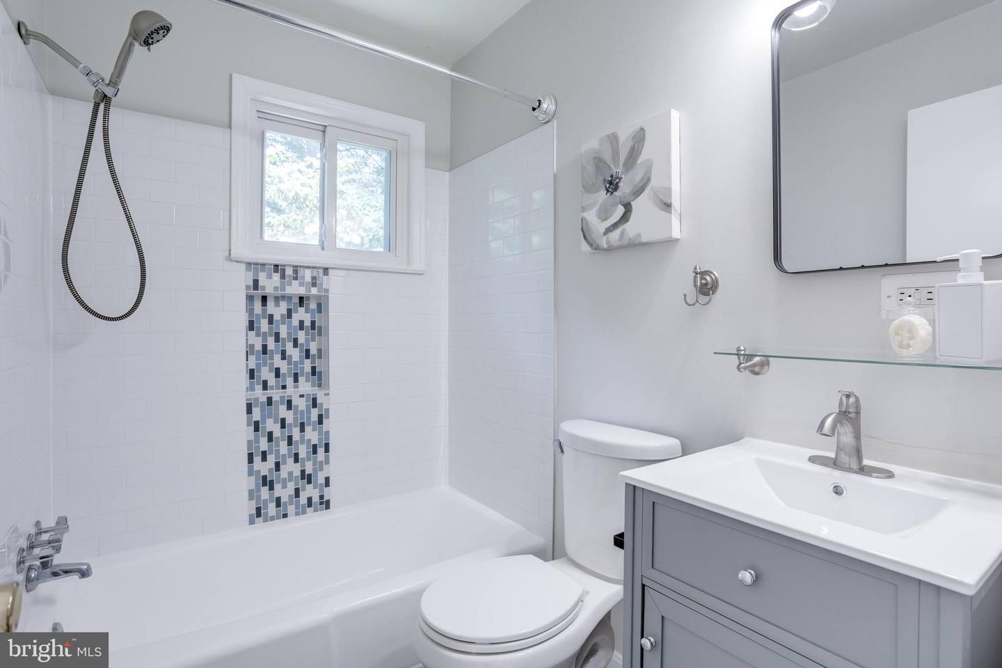 8916 KARVER LN, ANNANDALE, Virginia 22003, 6 Bedrooms Bedrooms, ,3 BathroomsBathrooms,Residential,For sale,8916 KARVER LN,VAFX2254550 MLS # VAFX2254550