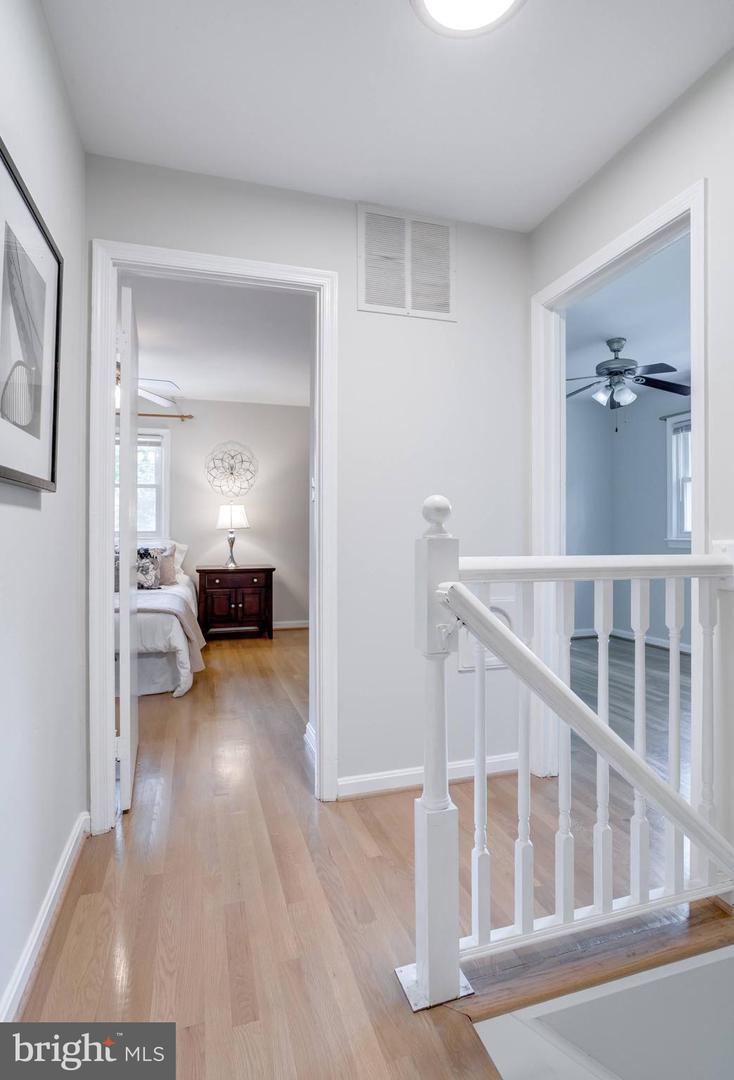 8916 KARVER LN, ANNANDALE, Virginia 22003, 6 Bedrooms Bedrooms, ,3 BathroomsBathrooms,Residential,For sale,8916 KARVER LN,VAFX2254550 MLS # VAFX2254550