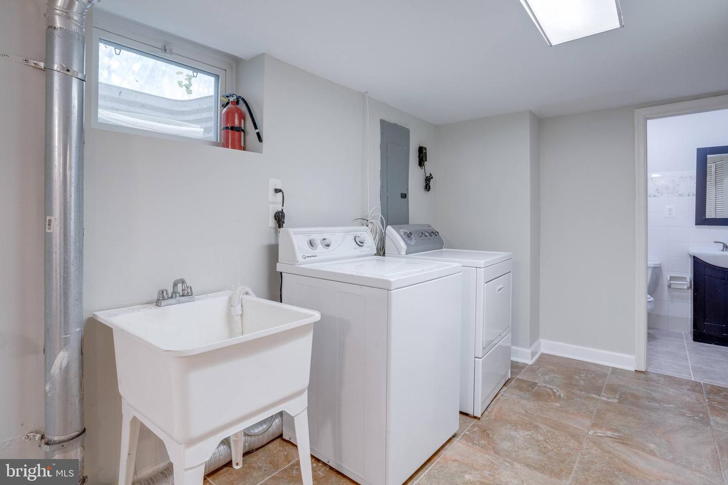 8916 KARVER LN, ANNANDALE, Virginia 22003, 6 Bedrooms Bedrooms, ,3 BathroomsBathrooms,Residential,For sale,8916 KARVER LN,VAFX2254550 MLS # VAFX2254550
