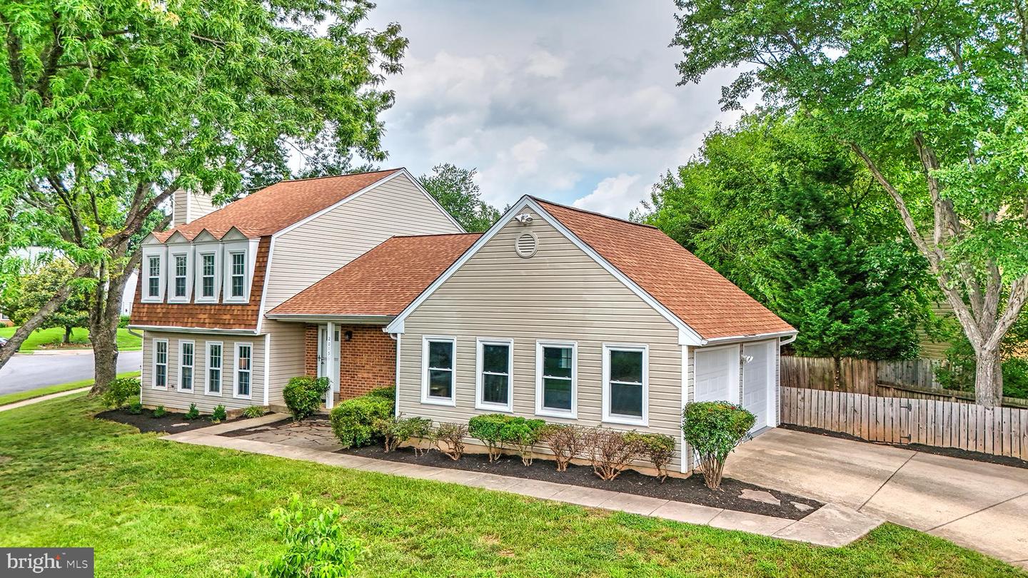 2015 MALEADY DR, HERNDON, Virginia 20170, 4 Bedrooms Bedrooms, ,3 BathroomsBathrooms,Residential,For sale,2015 MALEADY DR,VAFX2254614 MLS # VAFX2254614