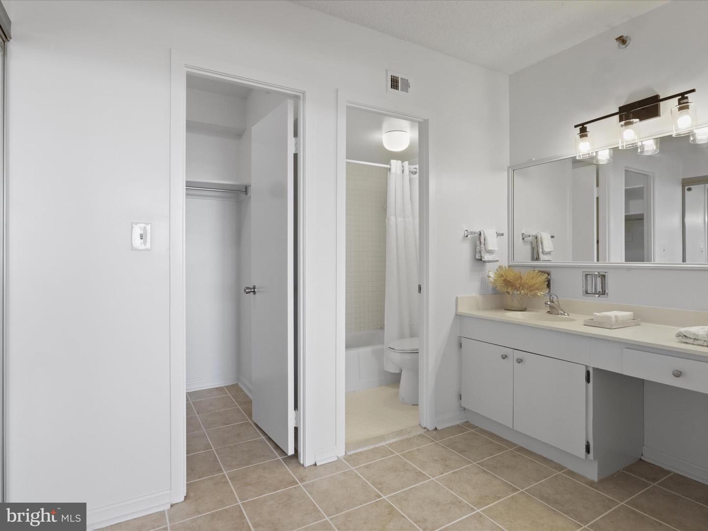 3713 S GEORGE MASON DR #1204 W, FALLS CHURCH, Virginia 22041, 2 Bedrooms Bedrooms, ,2 BathroomsBathrooms,Residential,For sale,3713 S GEORGE MASON DR #1204 W,VAFX2254758 MLS # VAFX2254758