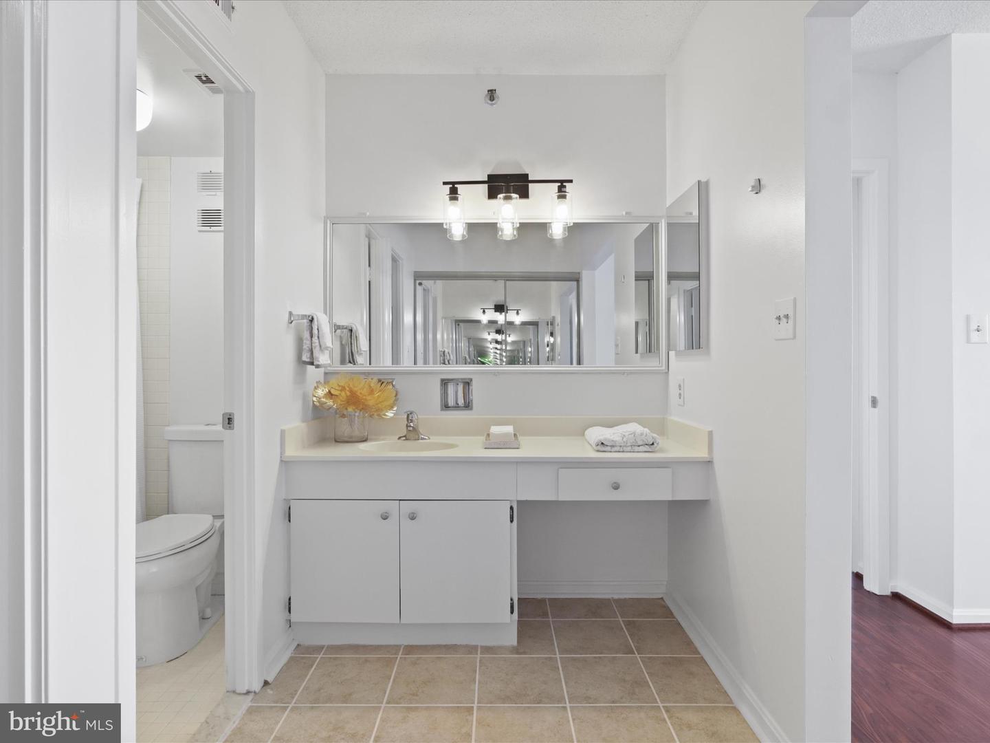 3713 S GEORGE MASON DR #1204 W, FALLS CHURCH, Virginia 22041, 2 Bedrooms Bedrooms, ,2 BathroomsBathrooms,Residential,For sale,3713 S GEORGE MASON DR #1204 W,VAFX2254758 MLS # VAFX2254758