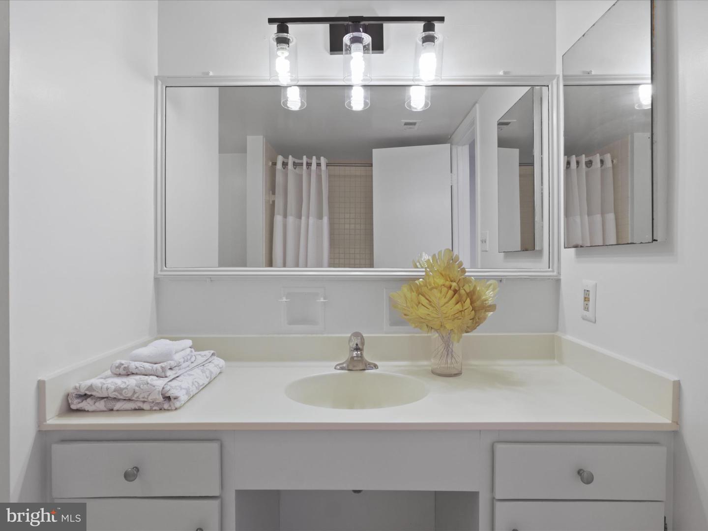 3713 S GEORGE MASON DR #1204 W, FALLS CHURCH, Virginia 22041, 2 Bedrooms Bedrooms, ,2 BathroomsBathrooms,Residential,For sale,3713 S GEORGE MASON DR #1204 W,VAFX2254758 MLS # VAFX2254758