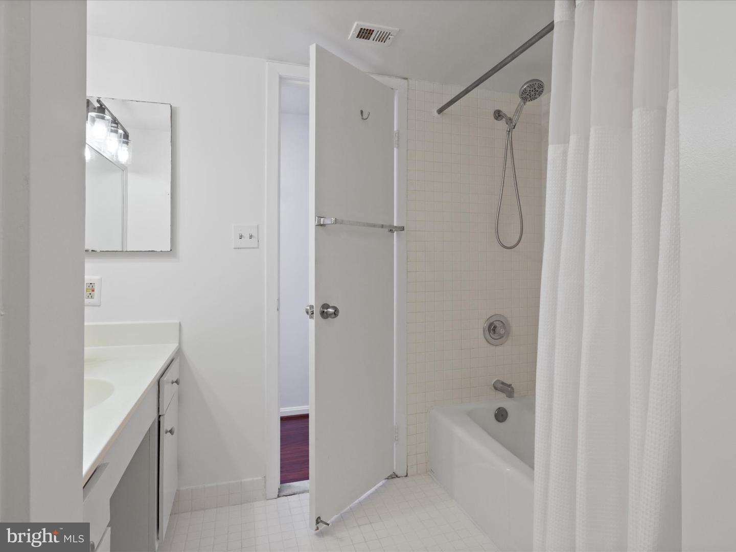 3713 S GEORGE MASON DR #1204 W, FALLS CHURCH, Virginia 22041, 2 Bedrooms Bedrooms, ,2 BathroomsBathrooms,Residential,For sale,3713 S GEORGE MASON DR #1204 W,VAFX2254758 MLS # VAFX2254758
