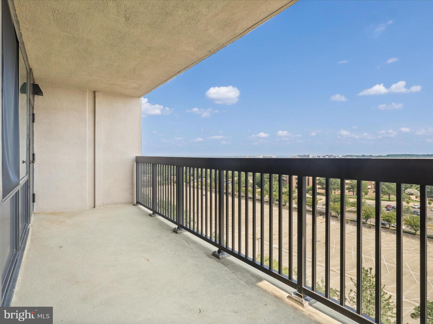 3713 S GEORGE MASON DR #1204 W, FALLS CHURCH, Virginia 22041, 2 Bedrooms Bedrooms, ,2 BathroomsBathrooms,Residential,For sale,3713 S GEORGE MASON DR #1204 W,VAFX2254758 MLS # VAFX2254758